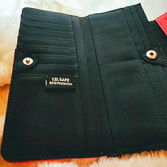 Nautica Wallet in Beautiful Bright Pink - Picture 7 of 9